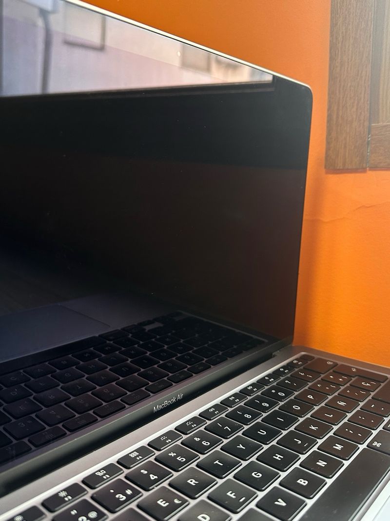 MacBook Air 13” 2020 i5 8GB 256GB SSD GrisEspacial afbeelding 4