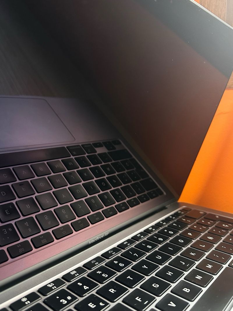 MacBook Air 13” 2020 i5 8GB 256GB SSD GrisEspacial afbeelding 5