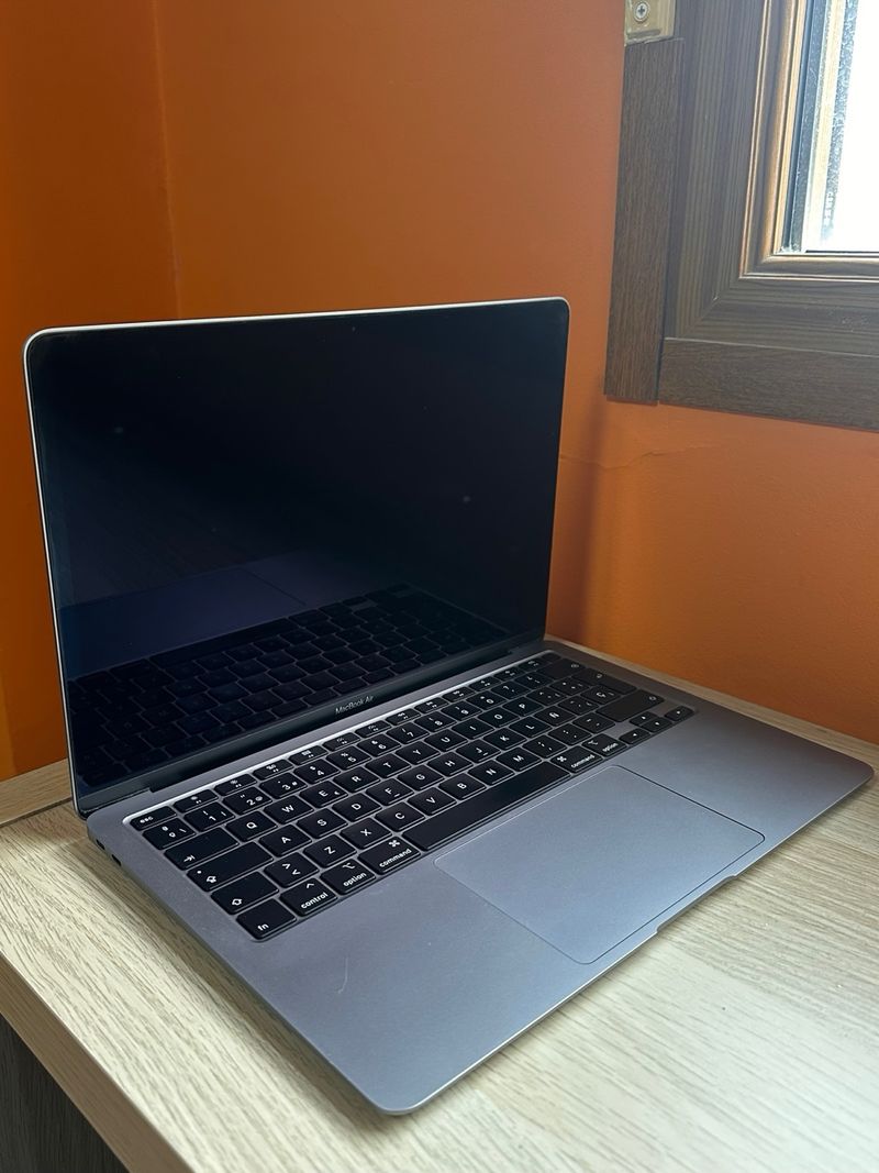 MacBook Air 13” 2020 i5 8GB 256GB SSD GrisEspacial afbeelding 3