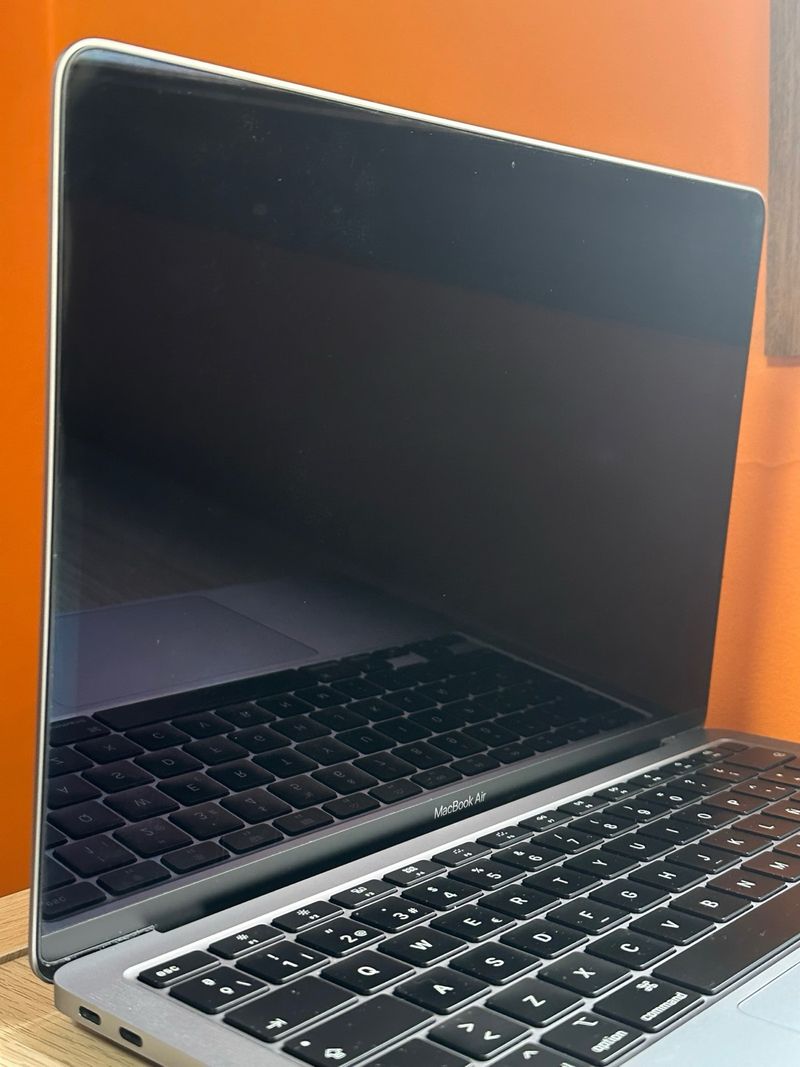 MacBook Air 13” 2020 i5 8GB 256GB SSD GrisEspacial afbeelding 6