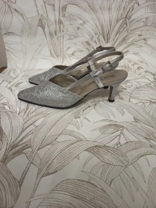 Zapatos de fiesta plateados Tres Damas