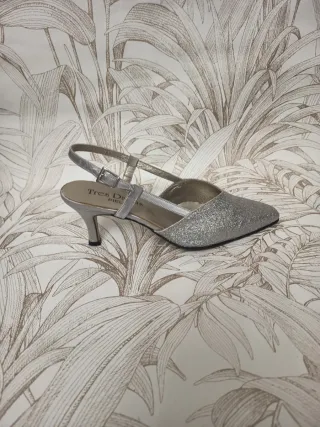 Zapatos de fiesta plateados Tres Damas