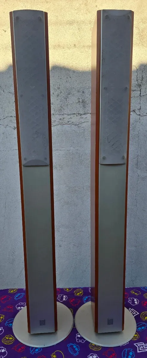 Altavoces Columna Yamaha Marrón y Gris