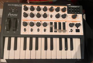 Arturia Microbrute Sintetizador Analógico
