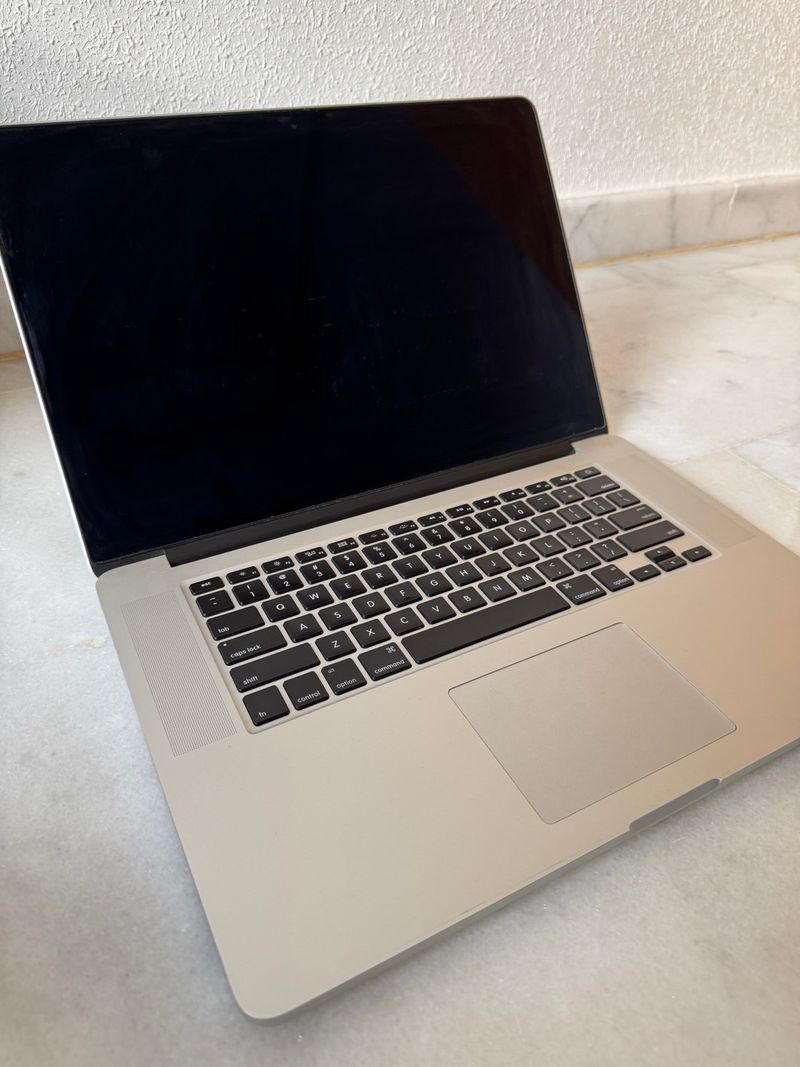 Apple MacBook Pro 15" Retina (Mid 2012) - i7 / 8GB