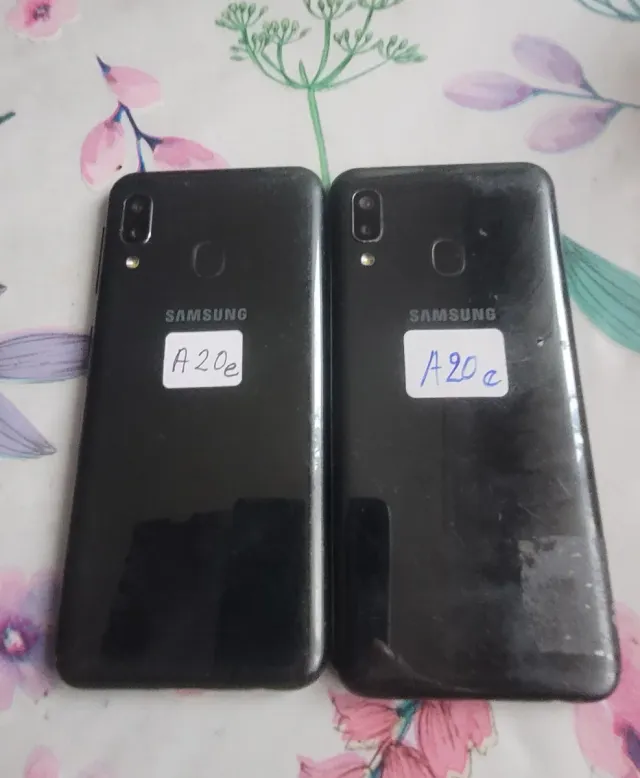 Lote de 2  Samsung Galaxy A20e.