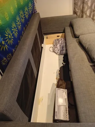 Sofá cama gris con almacenaje