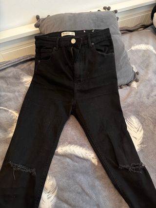 Pantalones vaqueros negros Pull&Bear talla 36