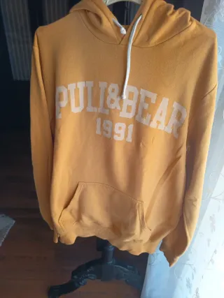 Sudadera Pull&Bear amarilla