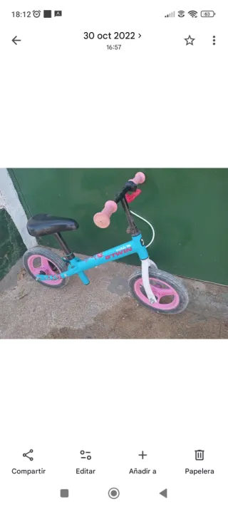 Bici sin pedales Btwin azul y rosa