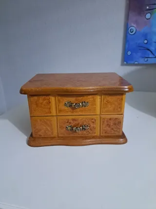 Joyero de madera con espejo y cajones