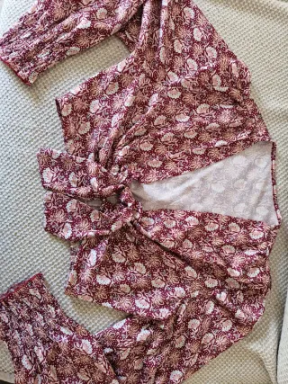 Blusa corta floral manga ancha