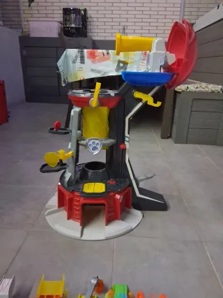 Torre Mighty Pups con Vehículos y personajes