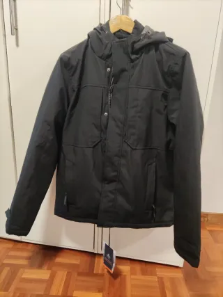 Abrigo Rainforest Thermoluxe Talla M Negro.