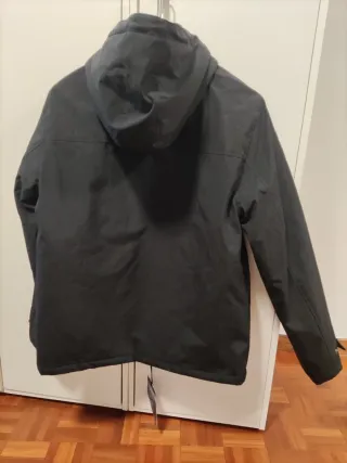 Abrigo Rainforest Thermoluxe Talla M Negro.