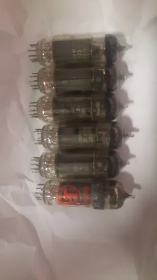 75 Válvulas para amplificadores de guitarra y bajo