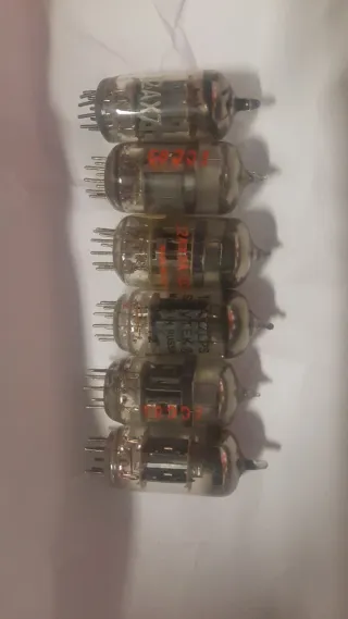 75 Válvulas para amplificadores de guitarra y bajo