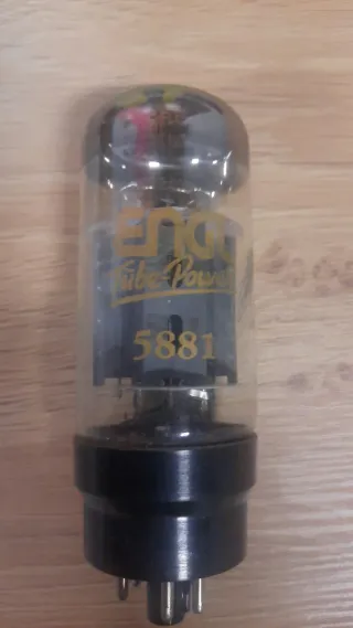 75 Válvulas para amplificadores de guitarra y bajo