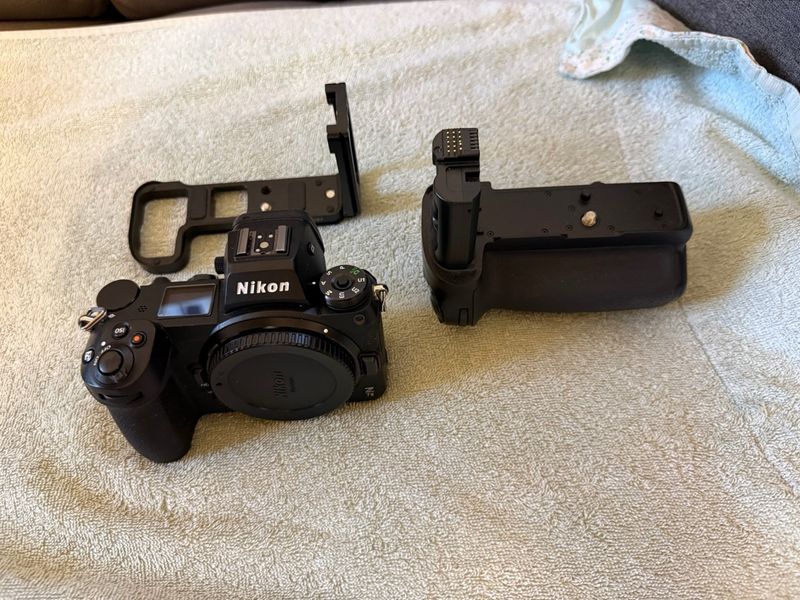 Nikon Z7 II + Empuñadura Nikon MB-N11 y extras