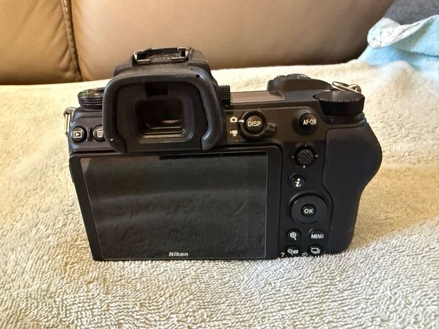 Nikon Z7 II + Empuñadura Nikon MB-N11 y extras