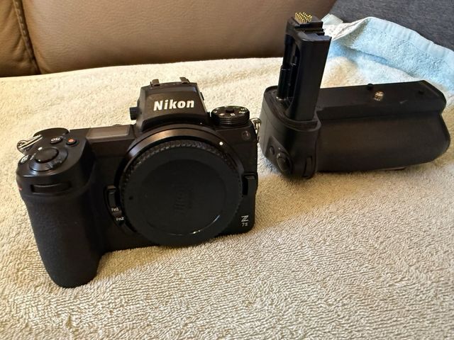 Nikon Z7 II + Empuñadura Nikon MB-N11 y extras