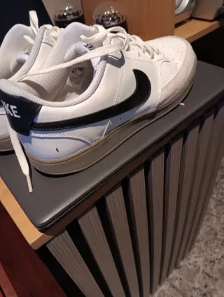 Zapatillas Nike Blancas y Negras