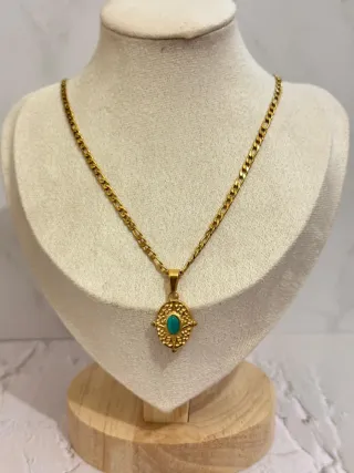 Collar Medallón Turquesa Dorado en acero