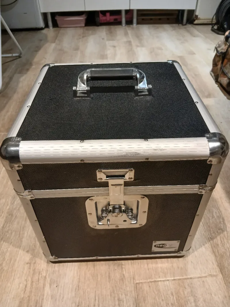 Maleta Transporte Vinilos Negra y Plateada.