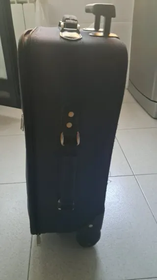 Maleta ruedas, 34 ancho, 20 fondo, 52 largo