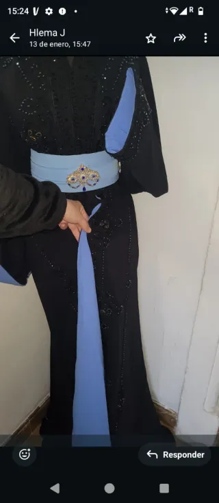 Caftán Marroquí Negro con Cinturón Azul