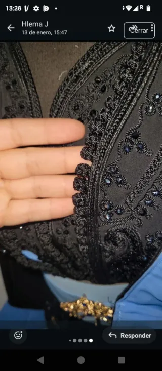 Caftán Marroquí Negro con Cinturón Azul