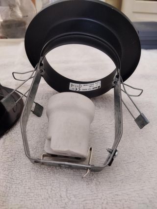 2 Soportes Empotrables Negros