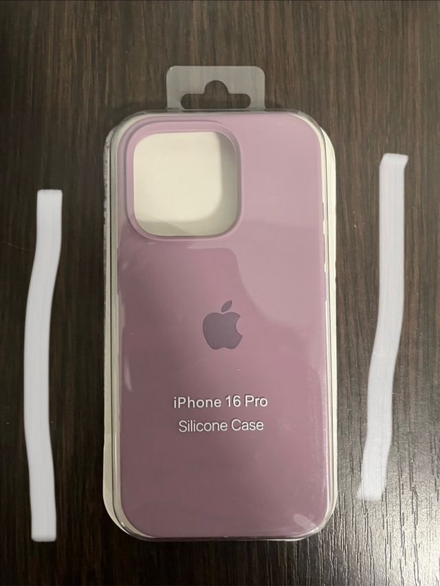 Funda iPhone 16 Pro Silicone Case Morada