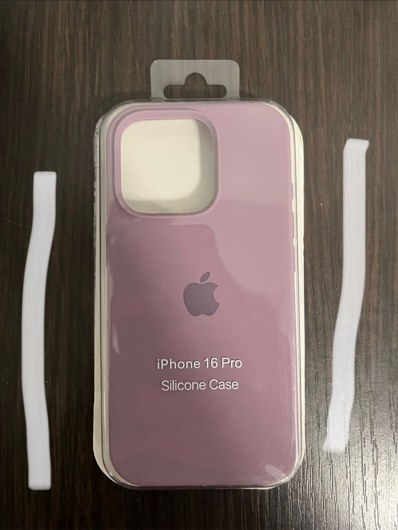 Funda iPhone 16 Pro Silicone Case Morada