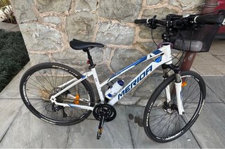 Bicicleta Mérida Crossway Series 500 híbrida