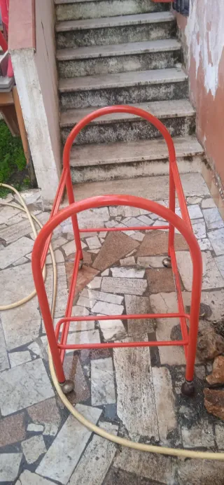 Carrello porta bombola con rotelle