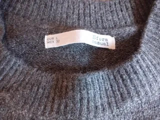 Jersey gris con bordado floral negro