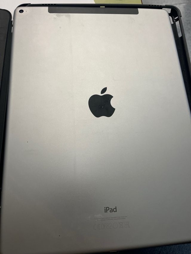 iPad Pro 12.9 1ª Gen 128GB Plata con Funda teclado