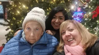 Busco trabajo de limpiadora o cuidados de mayores.