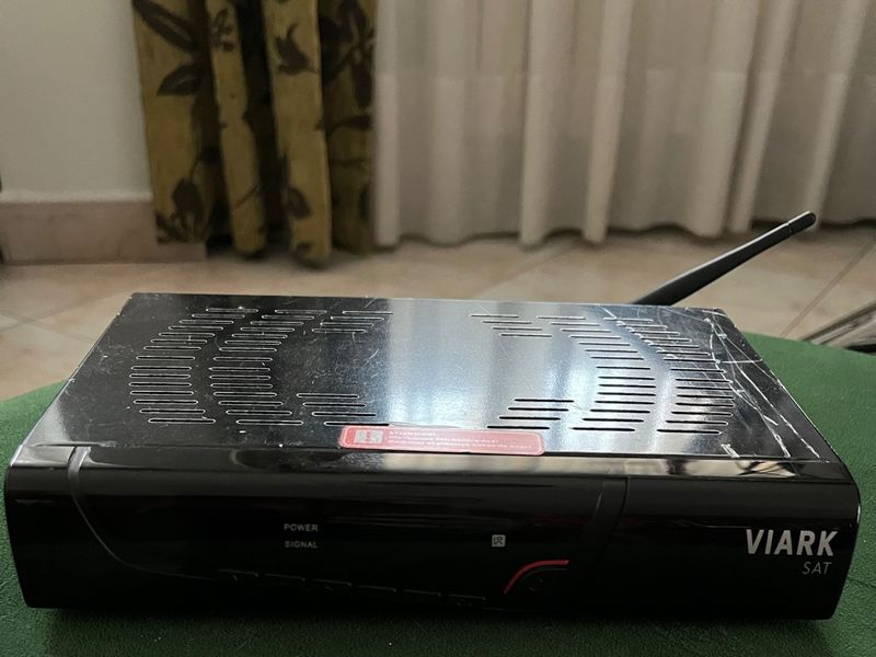 2 Descodificadores VIARK SAT con mando