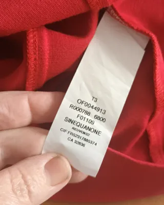 Vestido rojo invitada con cuello volante