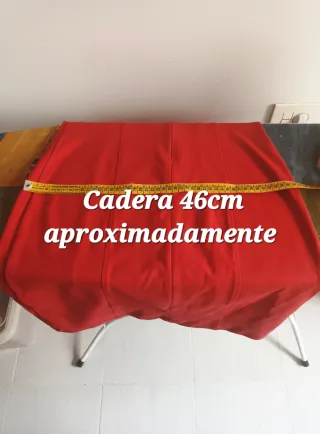 Vestido rojo invitada con cuello volante