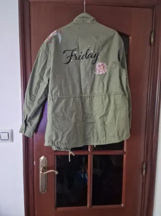 Cazadora verde bordada talla M