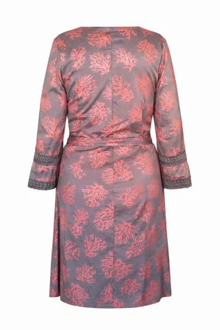 Vestido estampado coral gris y rosa