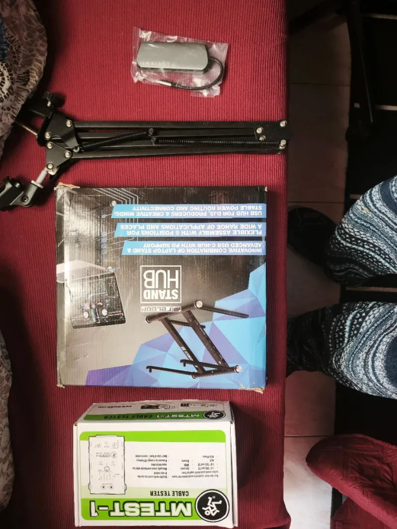 Lote equipo DJ: Mtest-1 + Stand Hub Reloop