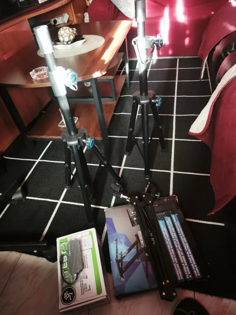 Lote equipo DJ: Mtest-1 + Stand Hub Reloop afbeelding 2
