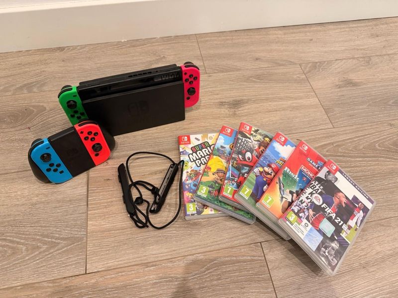 Nintendo Switch + 4 mandos y 6 juegos