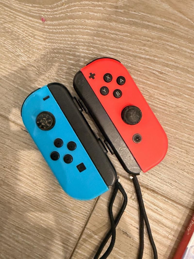 Nintendo Switch + 4 mandos y 6 juegos afbeelding 5