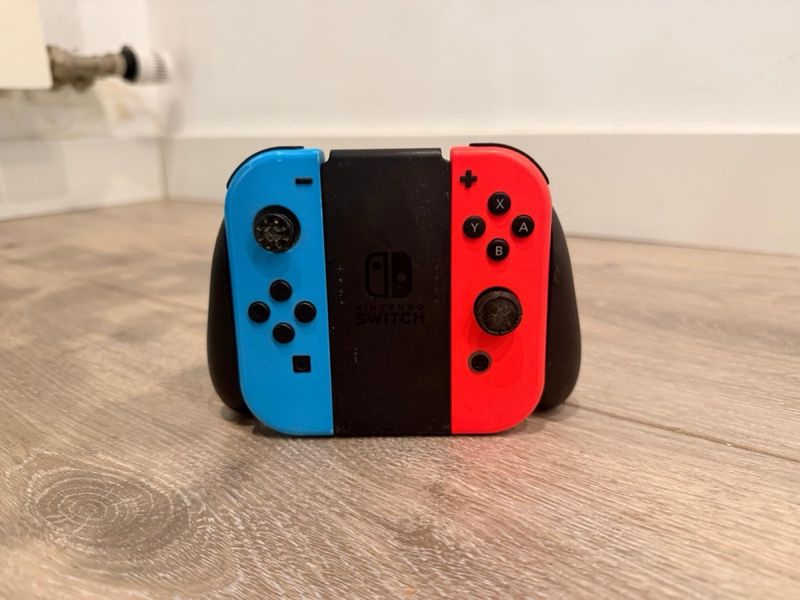 Nintendo Switch + 4 mandos y 6 juegos afbeelding 4