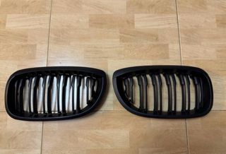 NUEVO! Parilla frontal BMW E46 serie 3 negra mate